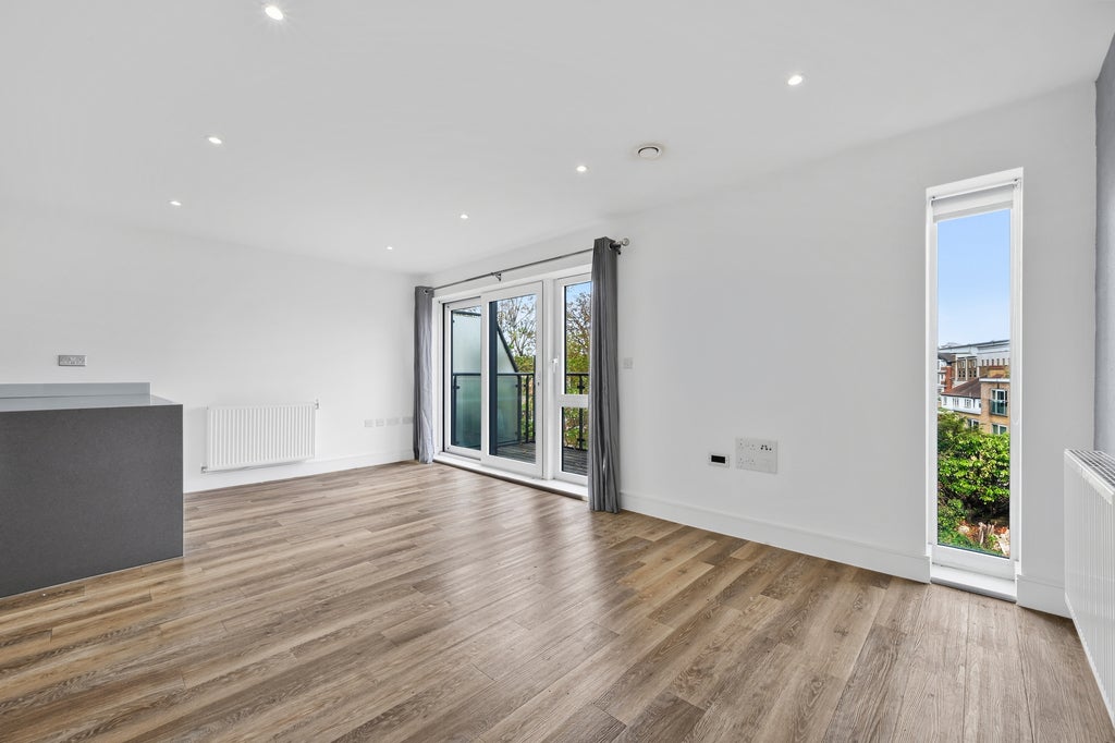 Flat Hartfield Road in Greater London