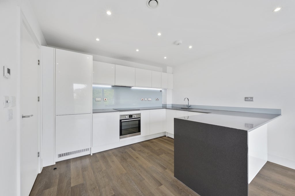 Flat Hartfield Road in Greater London