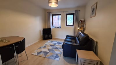 Flat Abernethy Quay in Swansea