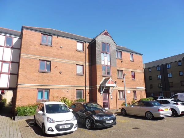 Flat Abernethy Quay in Swansea