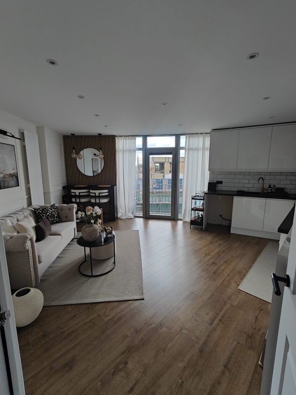 Room Wandsworth Bridge Road in Greater London