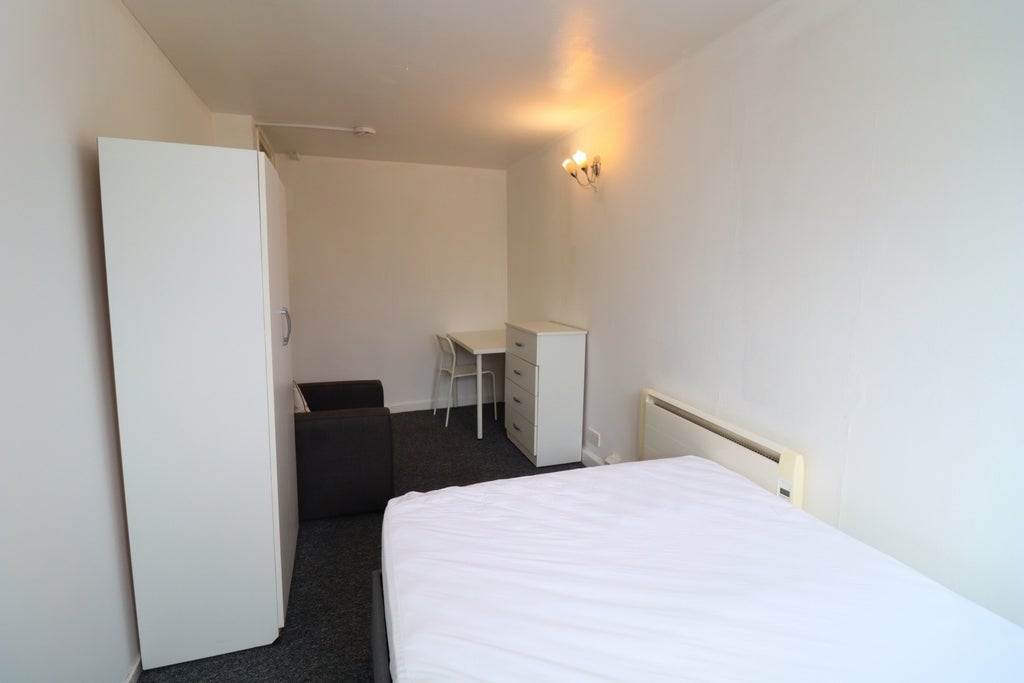 Room Globe Road in Greater London