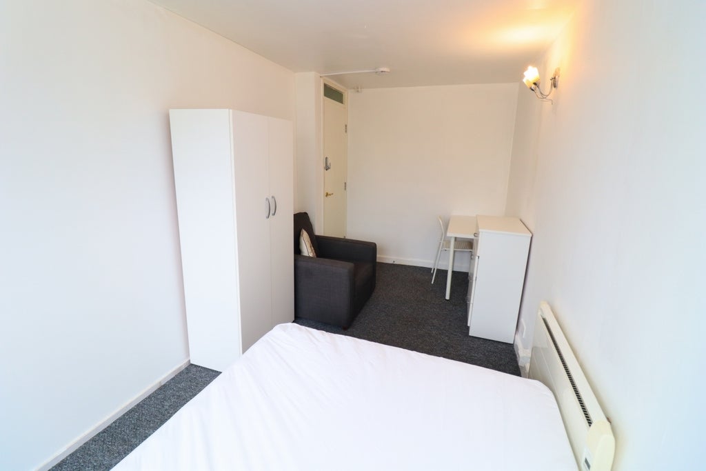 Room Globe Road in Greater London