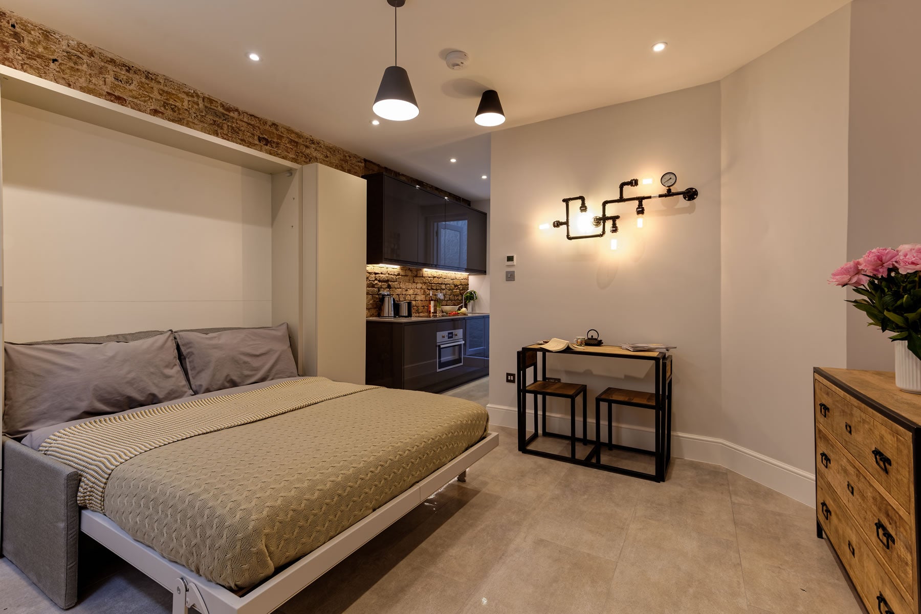 Flat Linden Gardens in Greater London