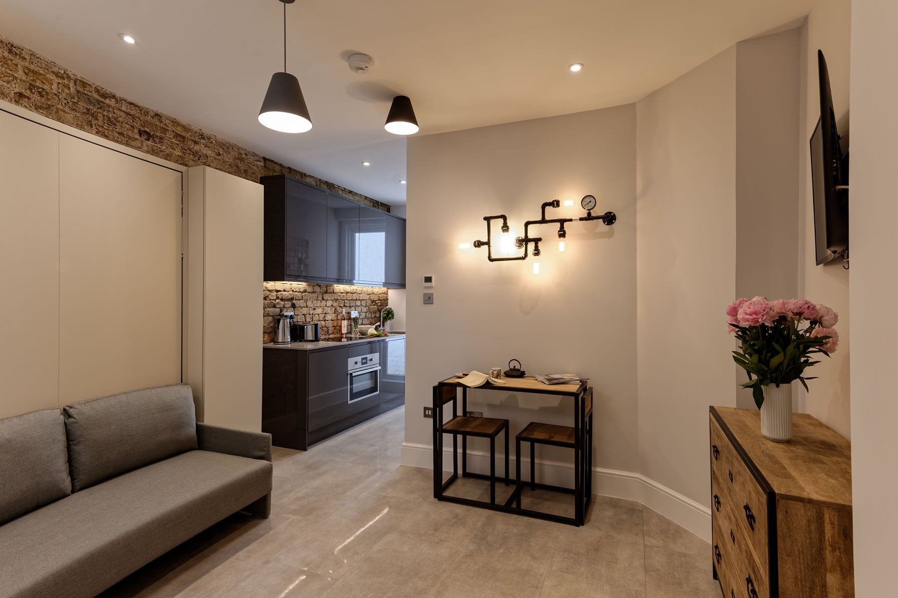 Flat Linden Gardens in Greater London