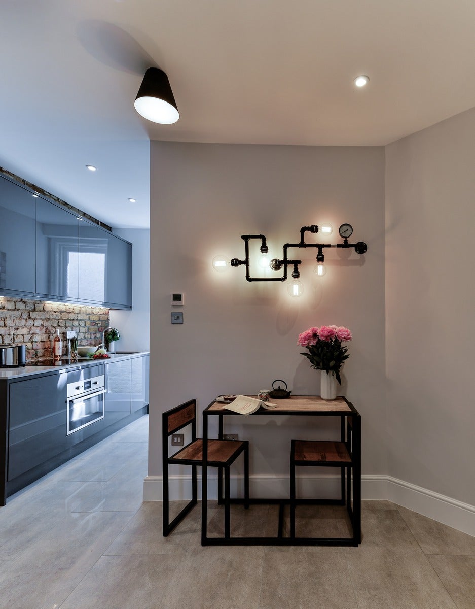 Flat Linden Gardens in Greater London