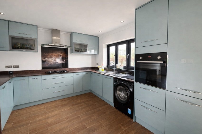 Flat Ouseley Road in Wraysbury