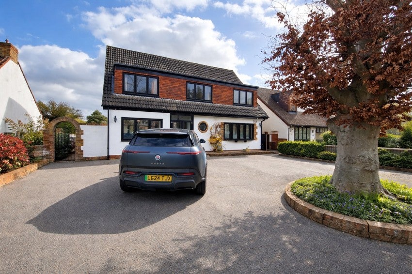Flat Ouseley Road in Wraysbury
