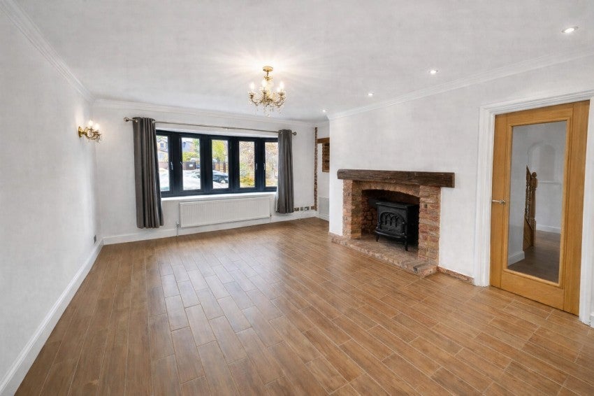 Flat Ouseley Road in Wraysbury