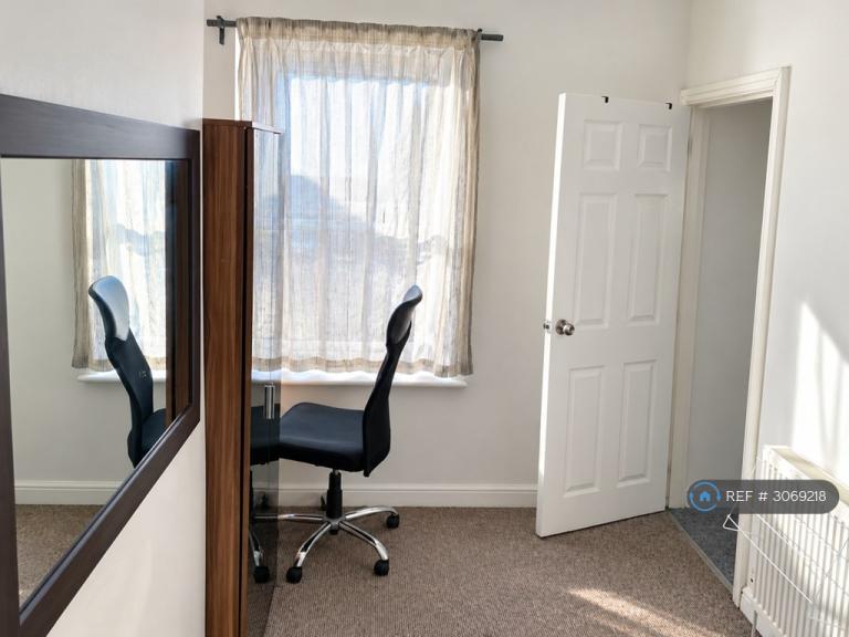 Room Crondall Street in Manchester