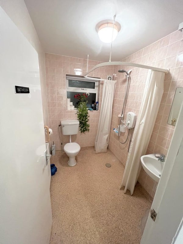 Room Tansey Green Road in Dudley