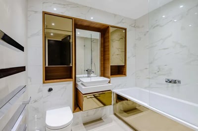 Flat Piazza Walk in Greater London