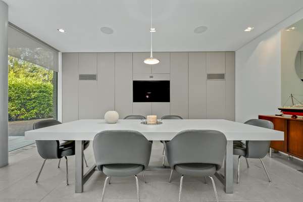 House Albany Close in Elmbridge