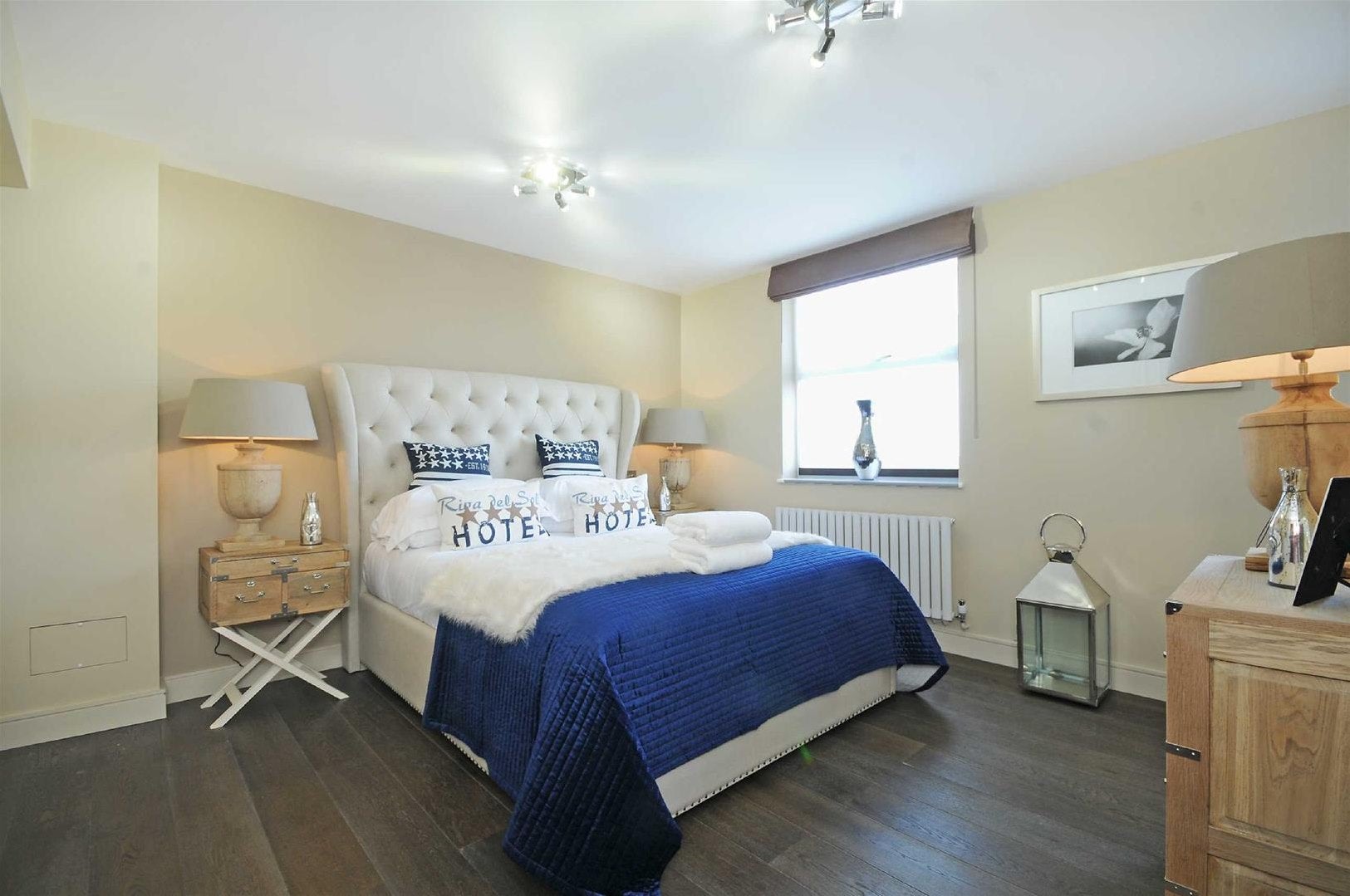 Flat Boydell Court in Greater London