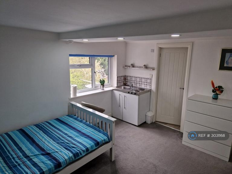 Room Main Road in Dartford