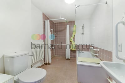 Flat Warham Road in Greater London