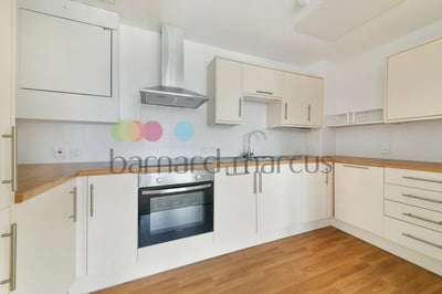 Flat Warham Road in Greater London