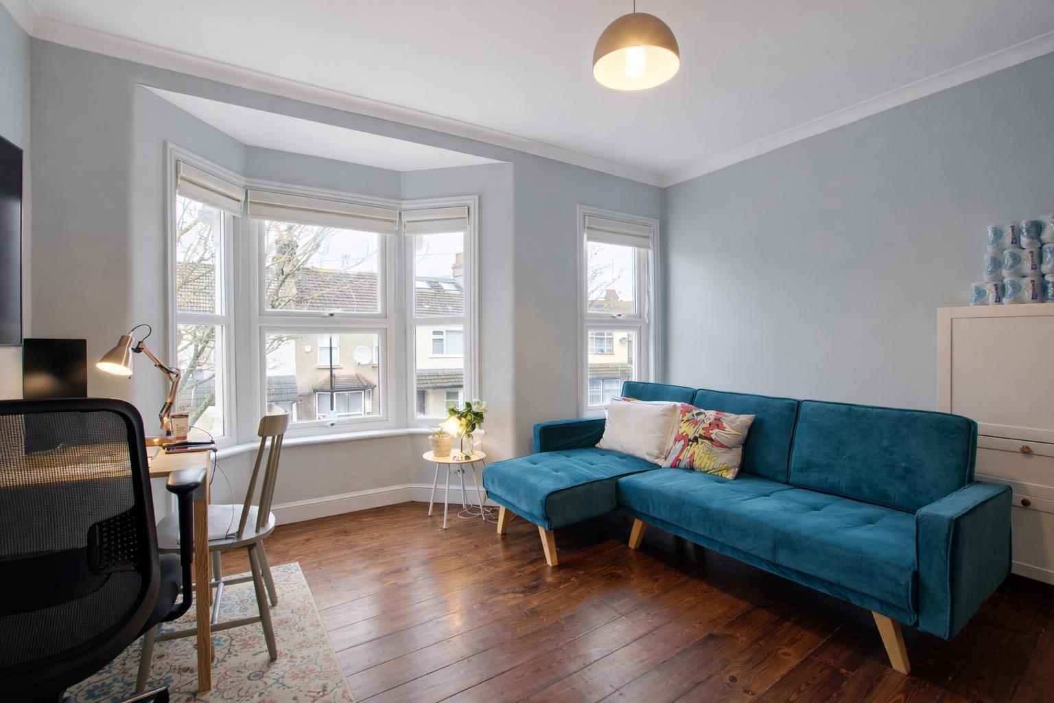 Flat Richford Road in Greater London