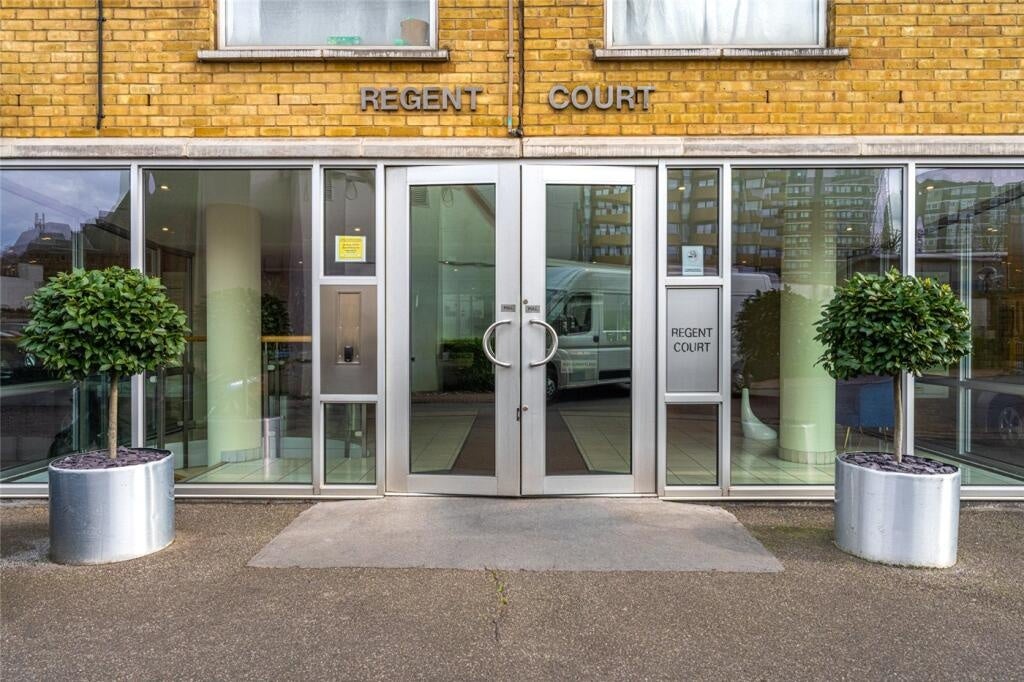 Flat North Bank in City of Westminster