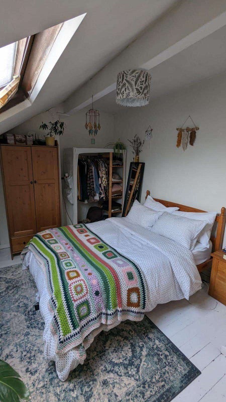 Room Woodside Place in Leeds