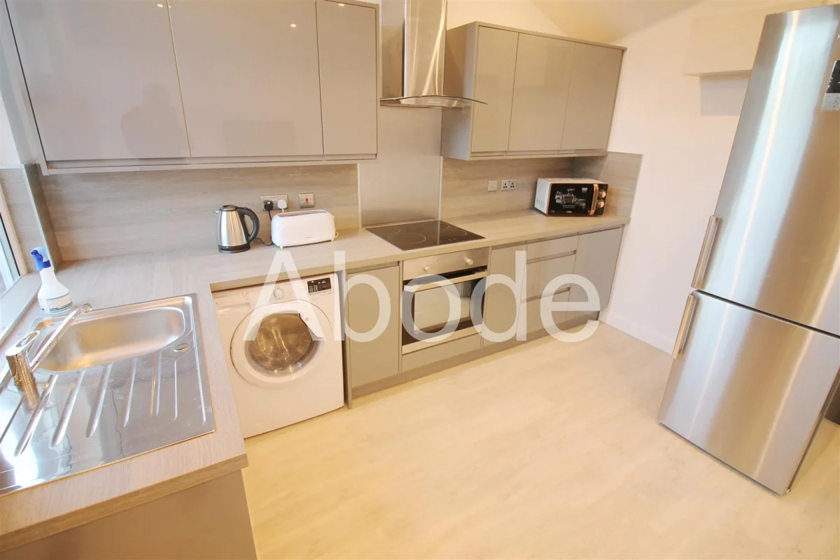Flat Beechwood Crescent in Leeds