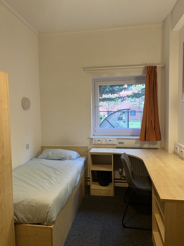 Room Heneage Street West in Birmingham