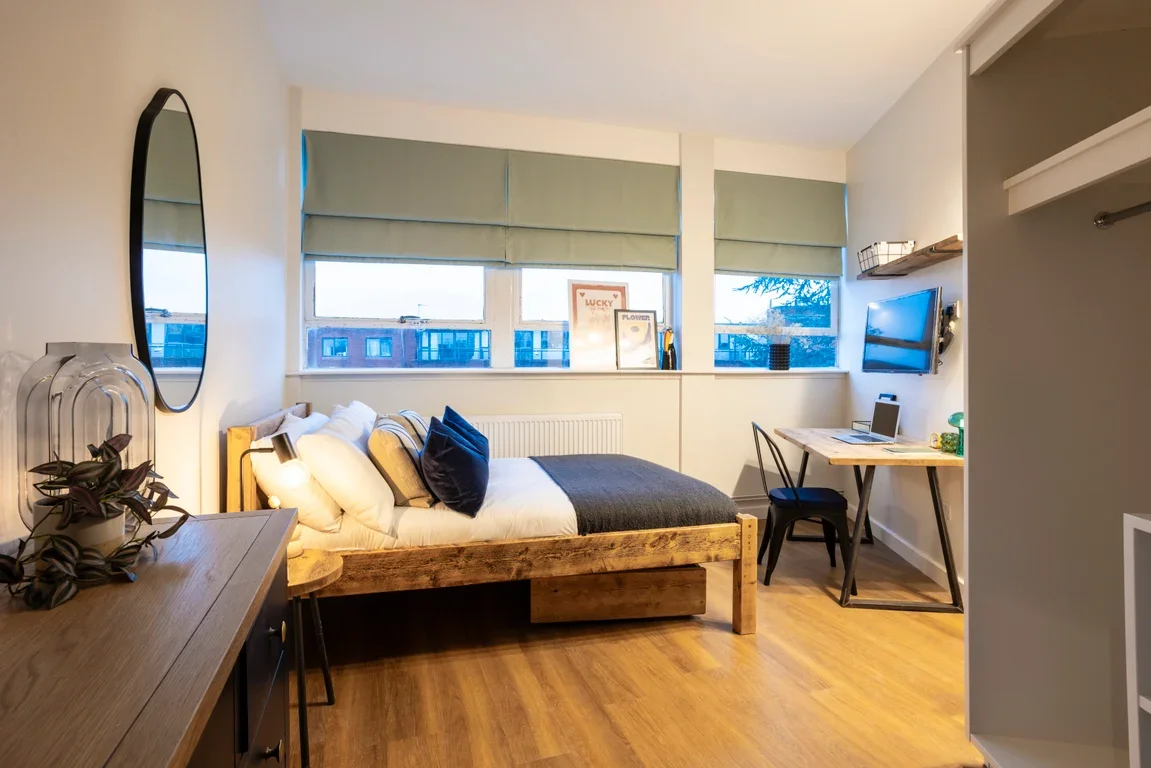 Flat Grosvenor Road in Greater London