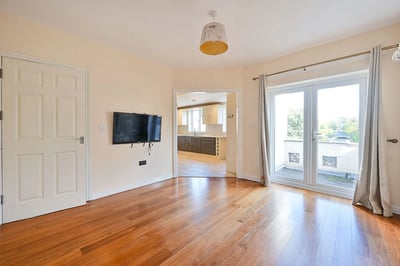 House Summer Road in Elmbridge
