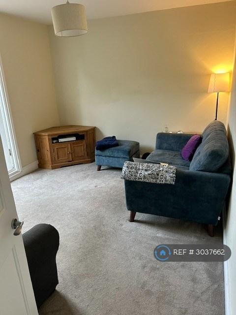 House Runnemede Road in Borough of Runnymede