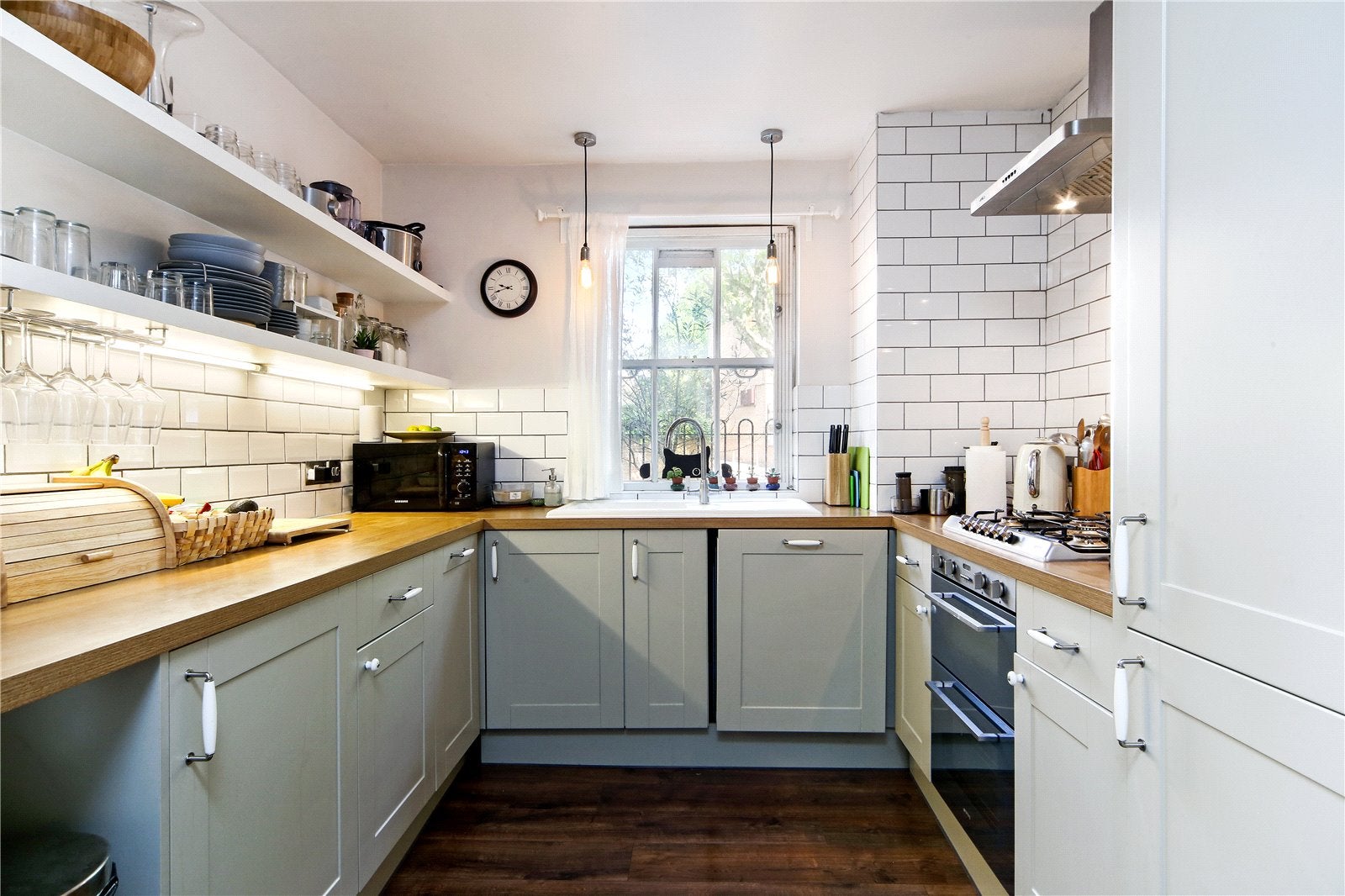 Flat Basing Street in Greater London