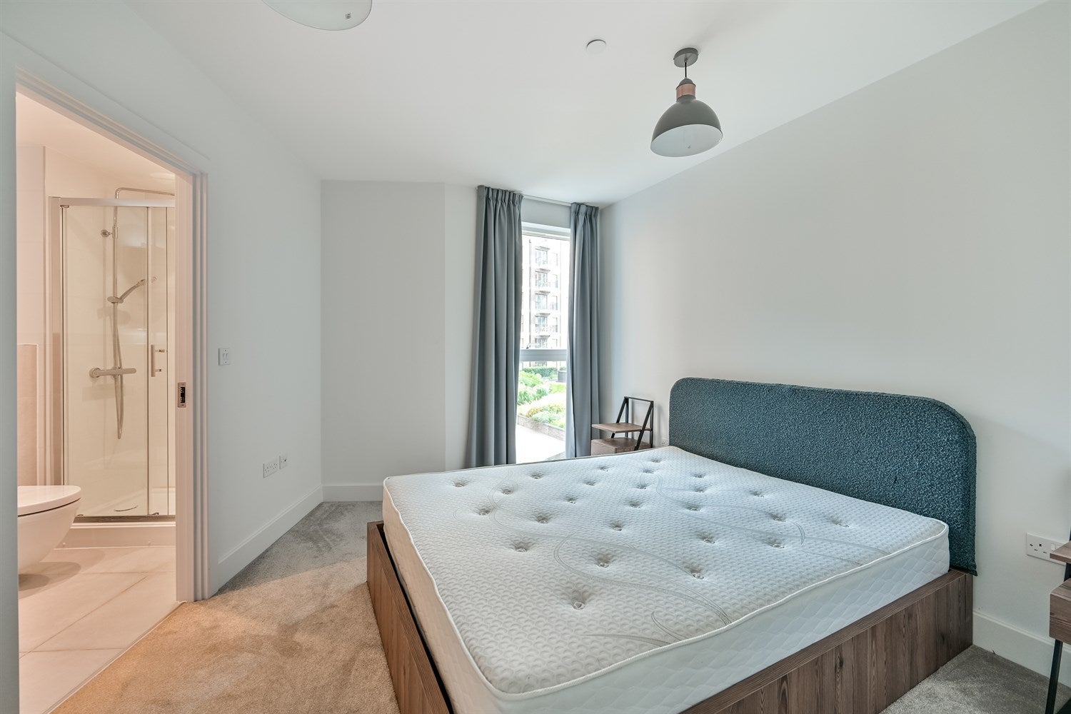 Flat Kenavon Drive in Reading