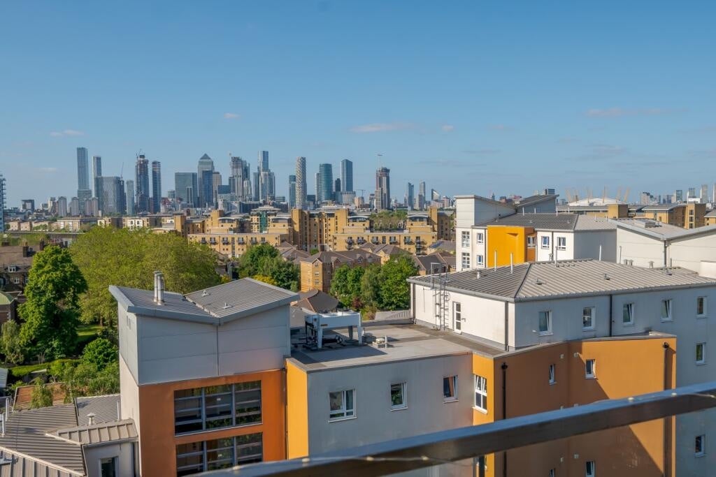 Room Creek Road in Greater London