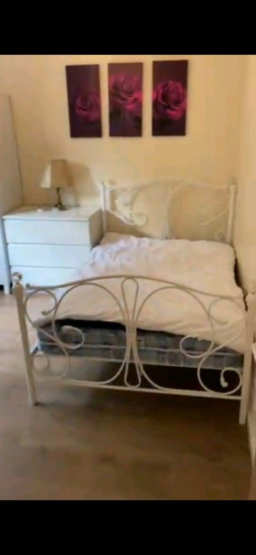 Room Fladbury Crescent in Birmingham