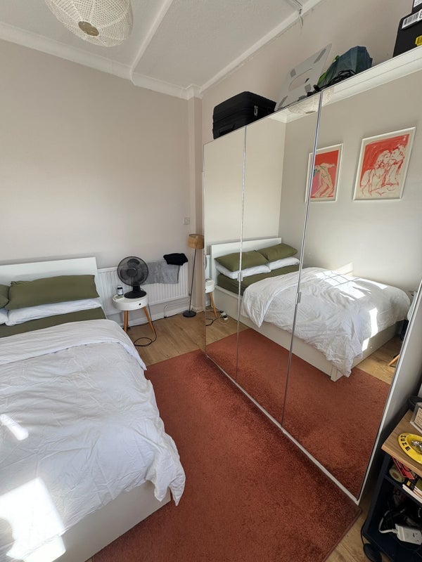 Flat Tooley Street in Greater London