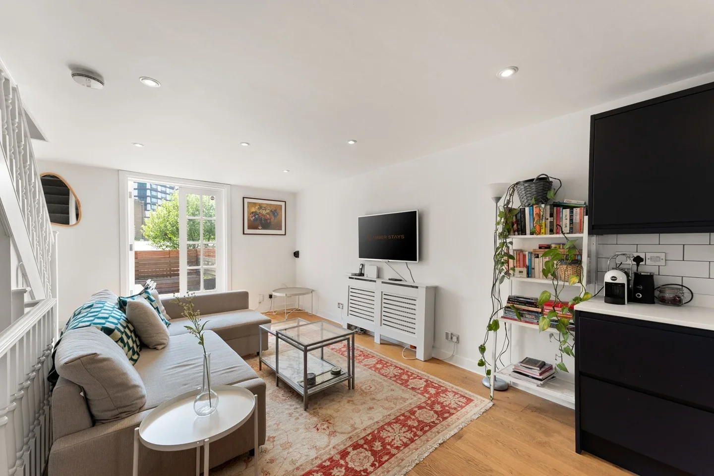 Flat Chalk Farm Road in Greater London