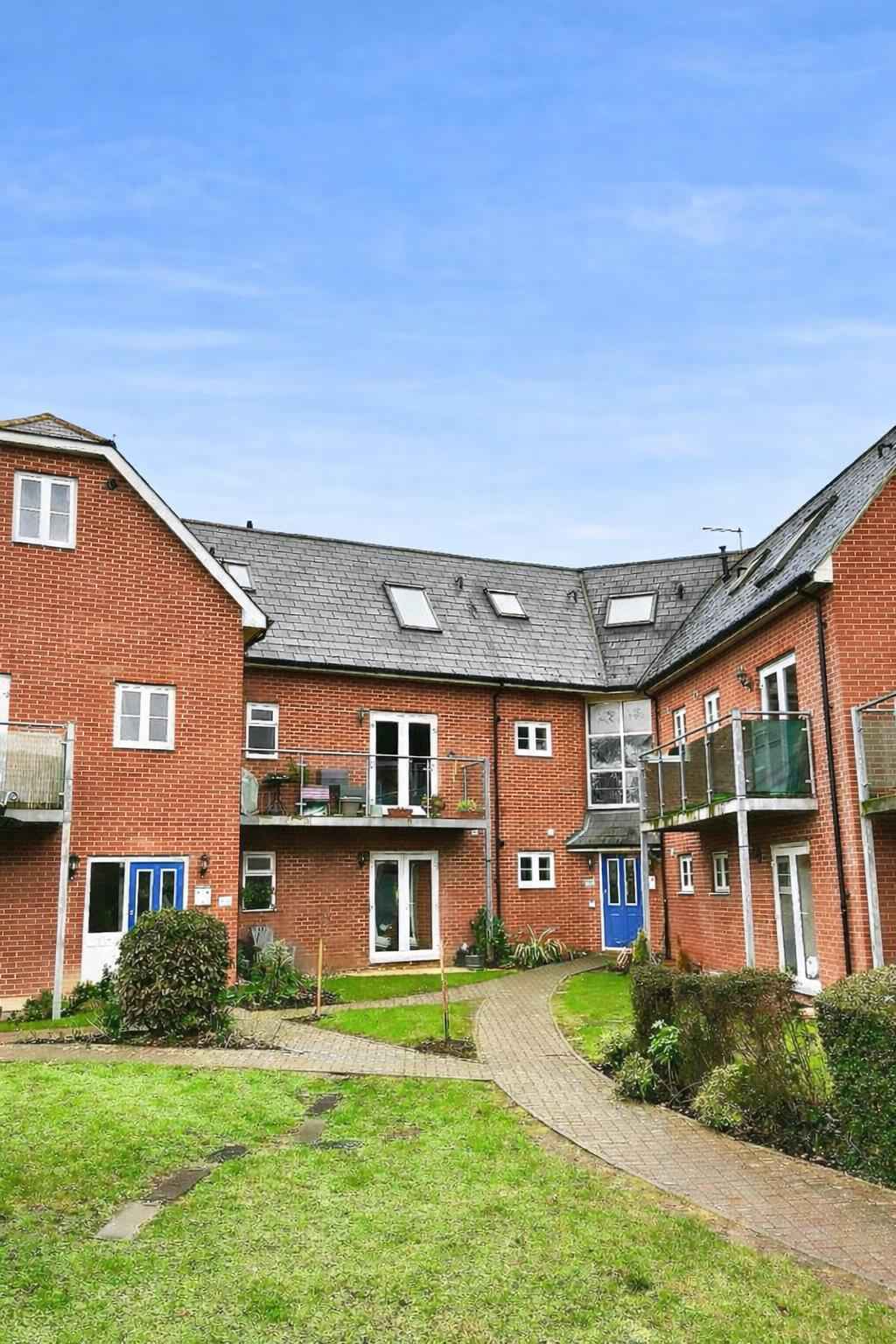 Flat Abbey Court in Colchester