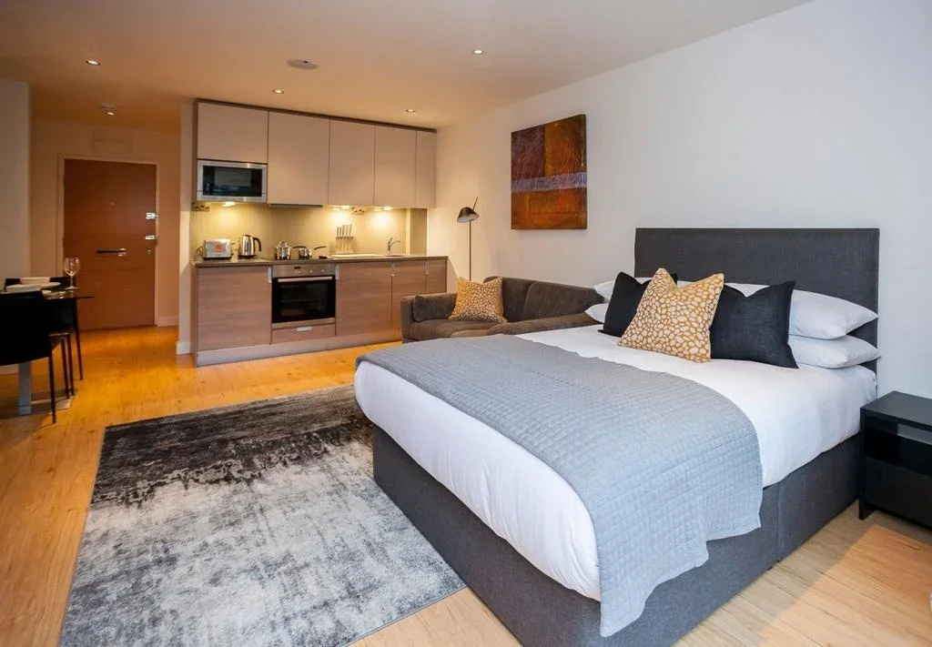 Flat Heritage Avenue in Greater London