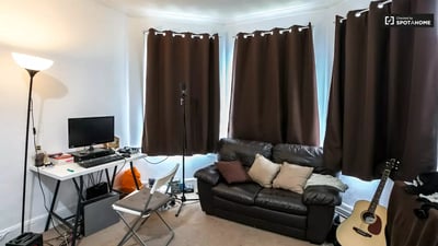 Flat Commondale in Greater London