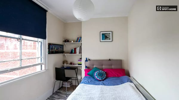 Flat Commondale in Greater London
