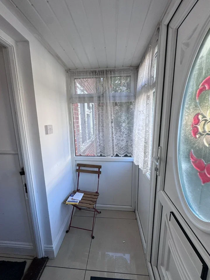 Room Windmill Lane in Greater London