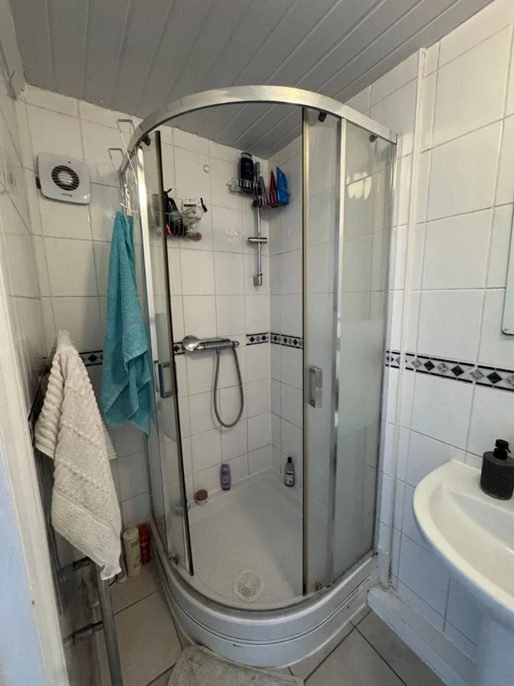 Room Windmill Lane in Greater London