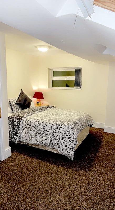 Room Saville Street in Wakefield