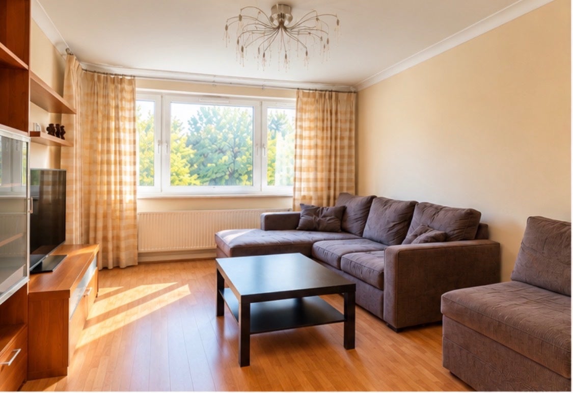 Flat Skinner Street in Greater London