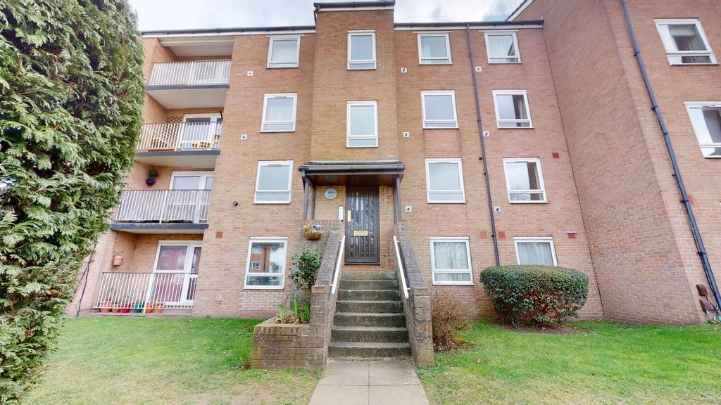 House Woodcote Road in Greater London
