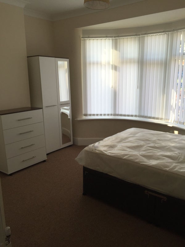 Room Longdin Street in Warrington