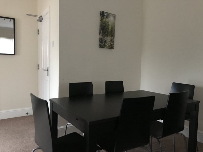 Room Longdin Street in Warrington