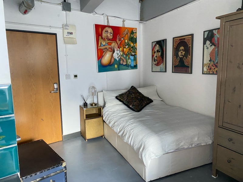 Flat Barnabas Road in Greater London