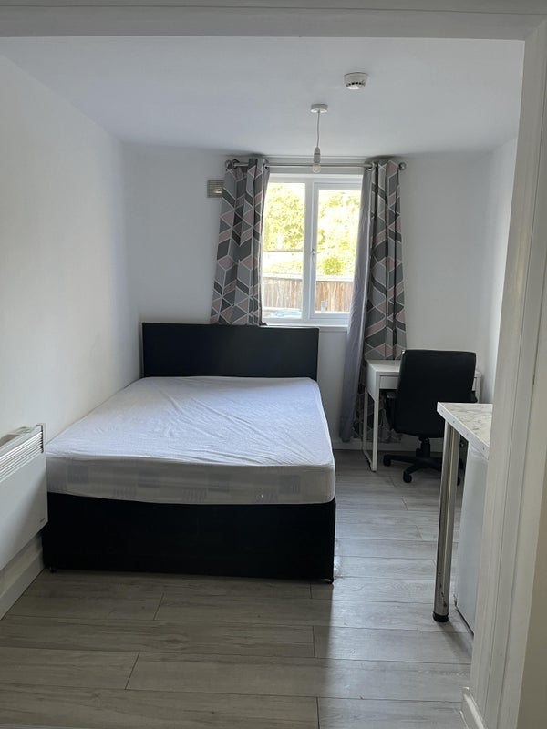 Room Westmorland Road in Coventry