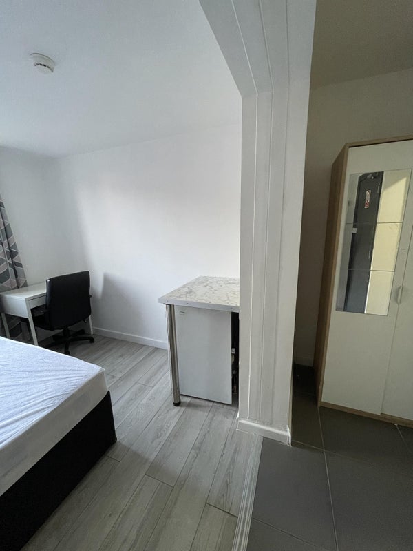 Room Westmorland Road in Coventry