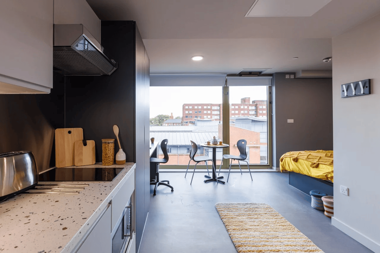 Flat Rolls Crescent in Manchester